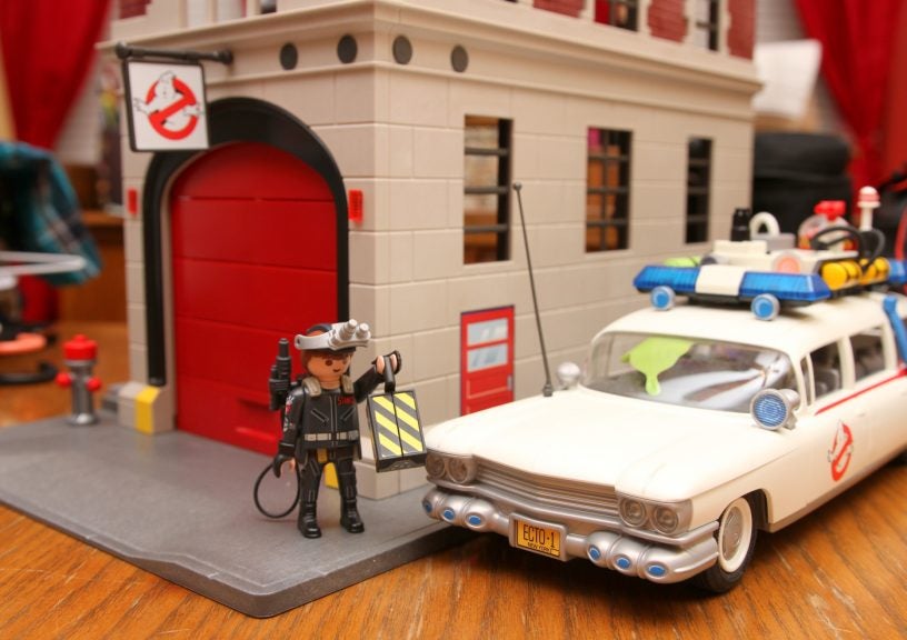 REVIEW: Playmobil Ghostbusters II Ray Stanz w/ Playmogram 3D Trap Effect |  Figures.com