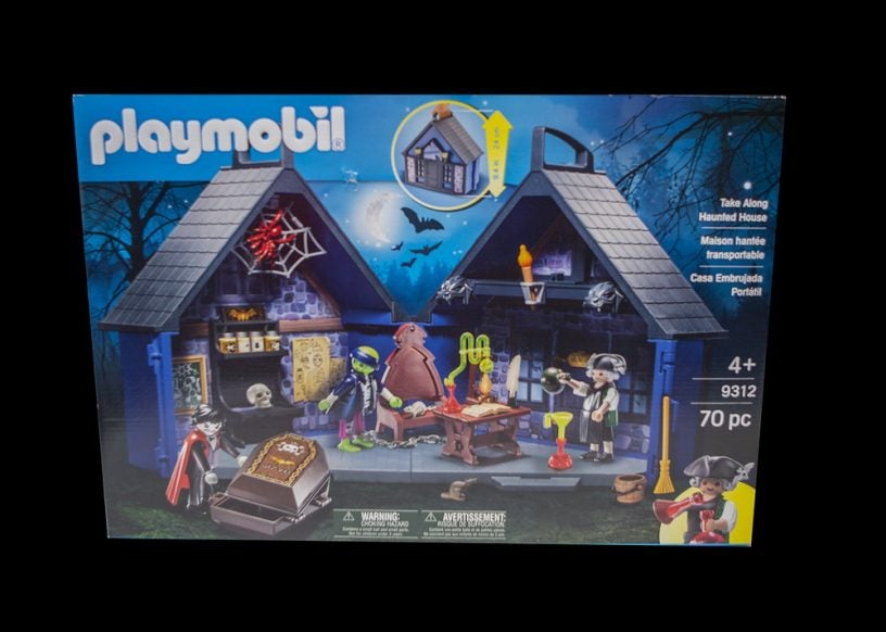 REVIEW: Get Into The Halloween Spirit With Playmobil's "Take Along Haunted  House" | Figures.com