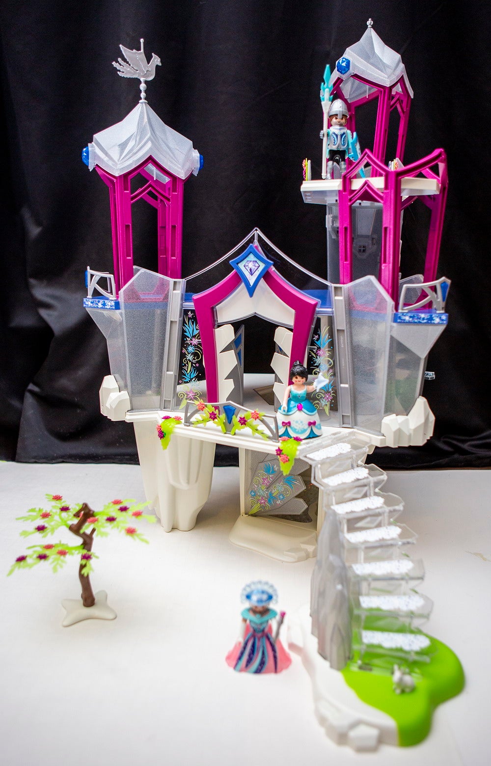 REVIEW: Playmobil Crystal Palace and Crystal Diamond Hideout | Figures.com