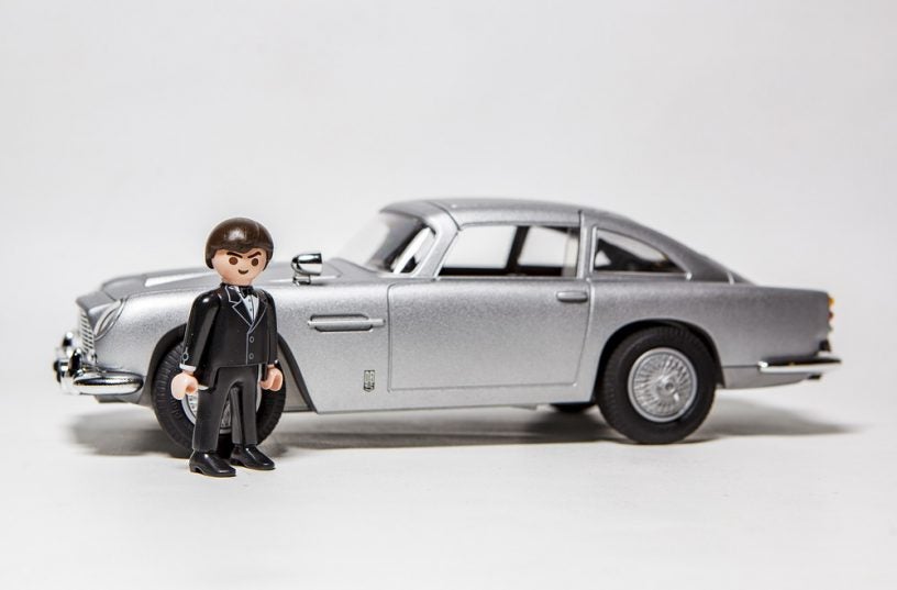 REVIEW: Playmobil 007 Aston Martin | Figures.com