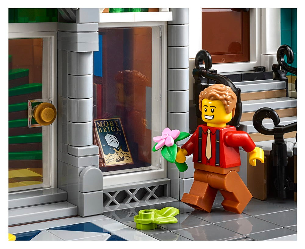 LEGO Creator Expert Bookshop launches with 2,500 pieces - 9to5Toys